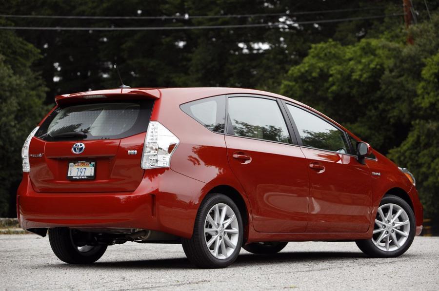  Toyota Prius V 2011 года  (фото 182 из 208)